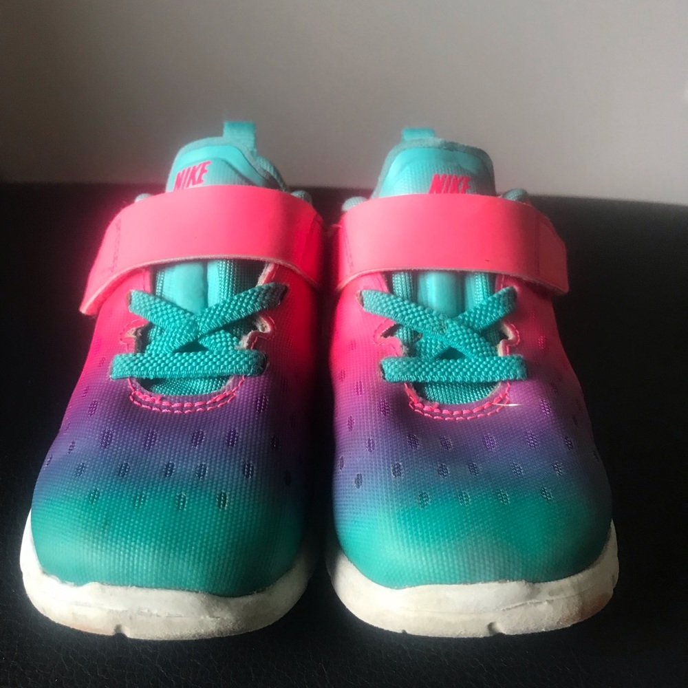 Nike kids tennis shoes